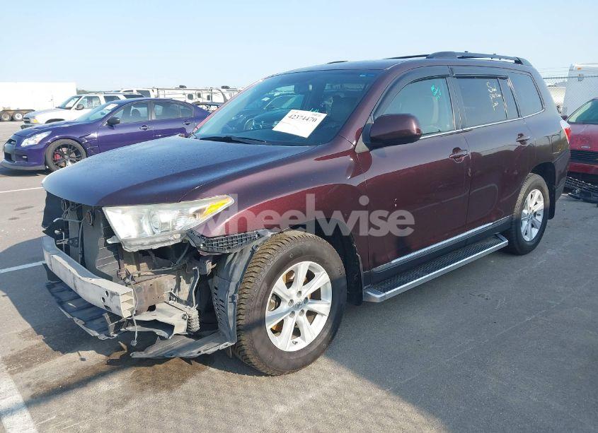 Photo 2 of 2013 Toyota Highlander SE V6 (VIN 5TDBK3EH8DS232741)