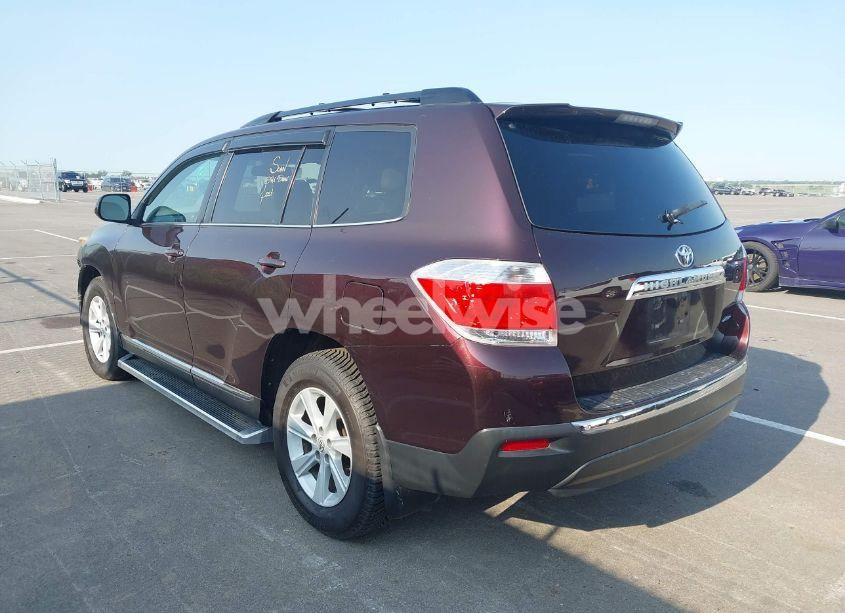 Photo 3 of 2013 Toyota Highlander SE V6 (VIN 5TDBK3EH8DS232741)
