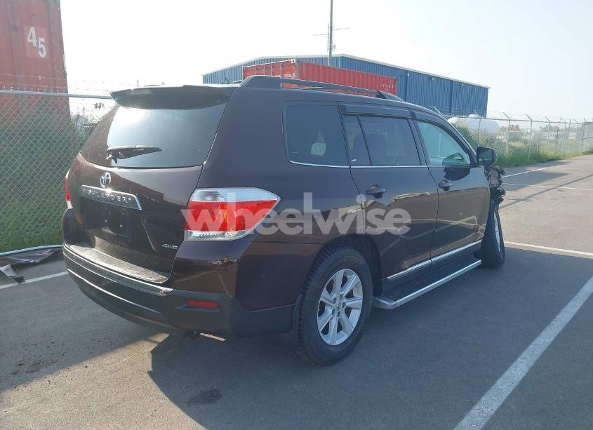 Photo 4 of 2013 Toyota Highlander SE V6 (VIN 5TDBK3EH8DS232741)