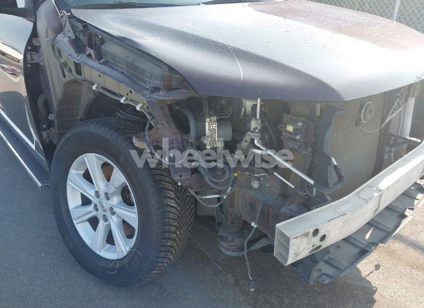 Photo 6 of 2013 Toyota Highlander SE V6 (VIN 5TDBK3EH8DS232741)