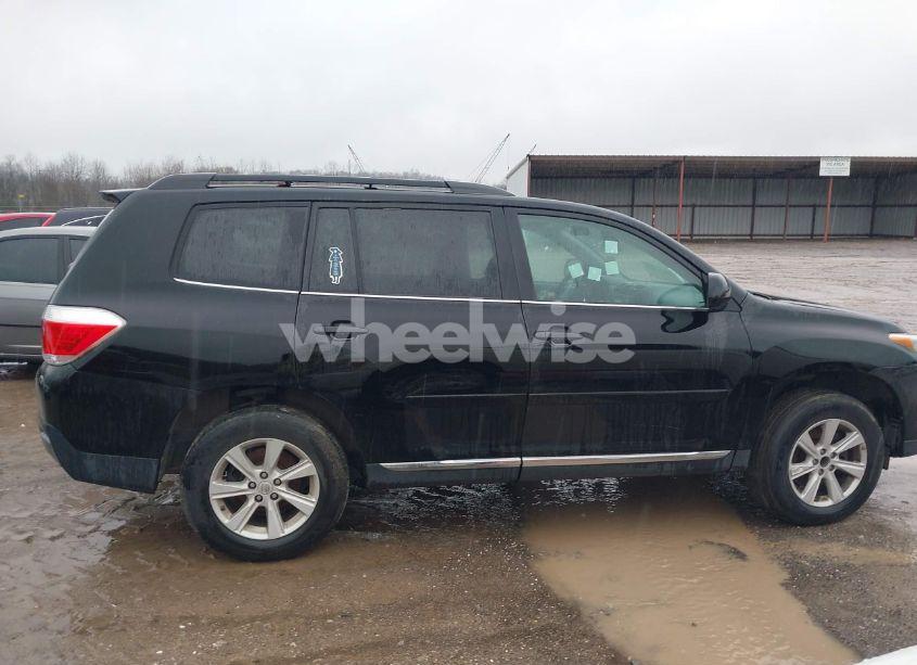 Photo 13 of 2013 Toyota Highlander SE V6 (VIN 5TDBK3EH8DS242797)