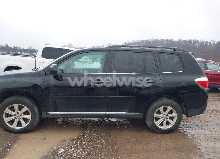 Photo 14 of 2013 Toyota Highlander SE V6 (VIN 5TDBK3EH8DS242797)