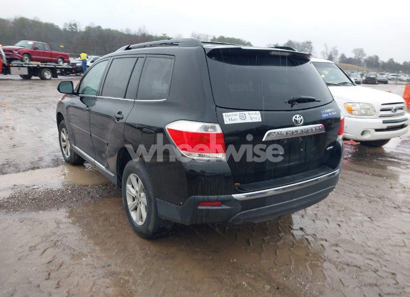 Photo 3 of 2013 Toyota Highlander SE V6 (VIN 5TDBK3EH8DS242797)