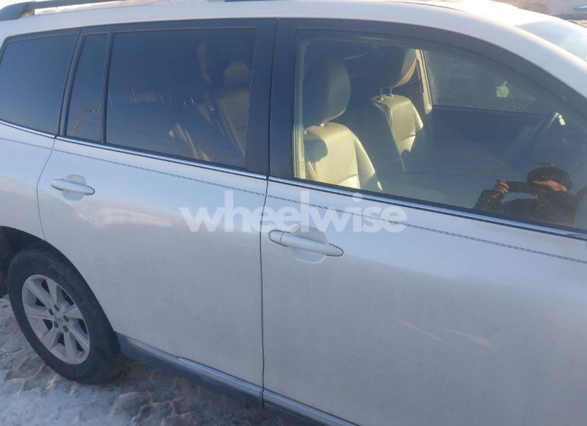 Photo 14 of 2013 Toyota Highlander SE V6 (VIN 5TDBK3EH8DS269157)