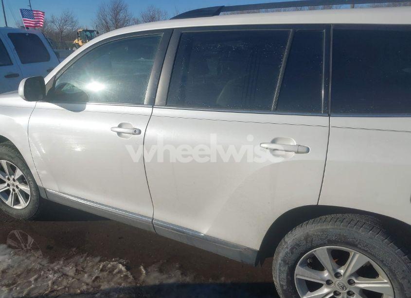 Photo 15 of 2013 Toyota Highlander SE V6 (VIN 5TDBK3EH8DS269157)