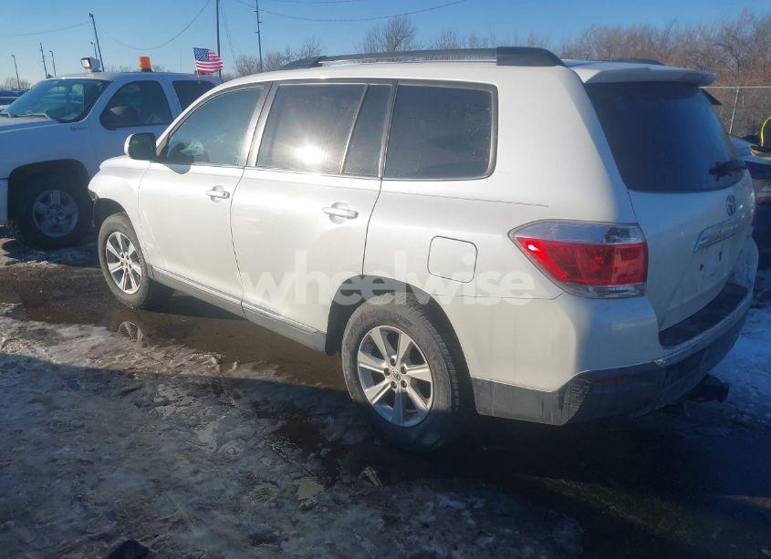 Photo 3 of 2013 Toyota Highlander SE V6 (VIN 5TDBK3EH8DS269157)