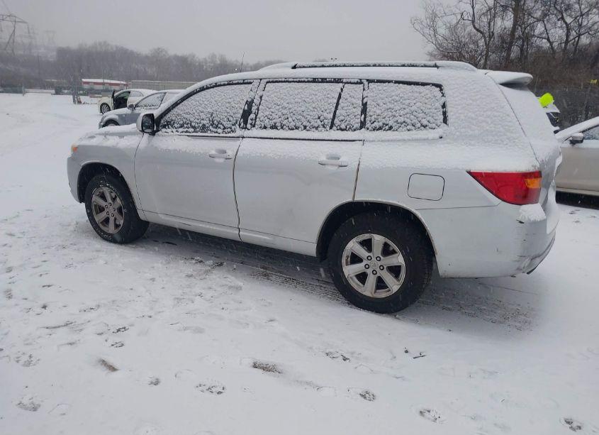 Photo 3 of 2010 Toyota Highlander BASE V6 (VIN 5TDBK3EH9AS014559)