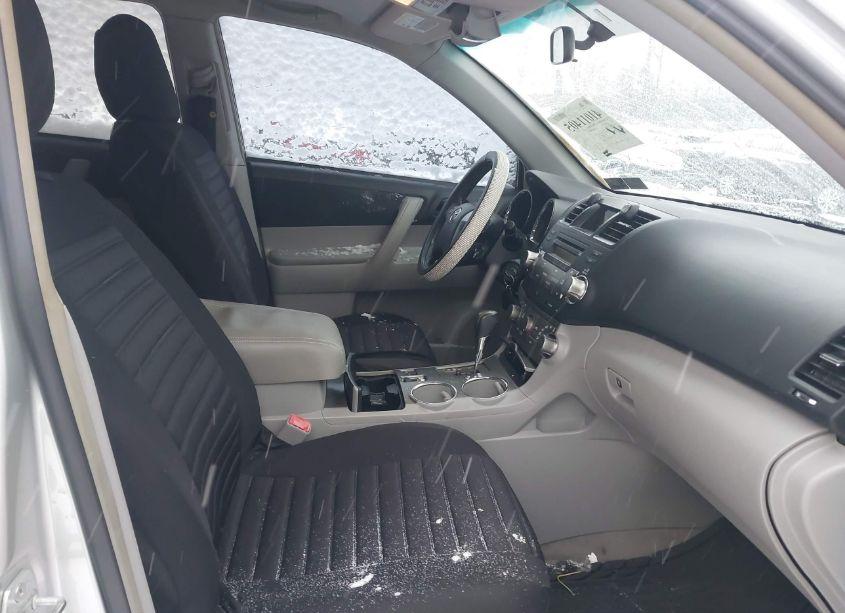Photo 5 of 2010 Toyota Highlander BASE V6 (VIN 5TDBK3EH9AS014559)