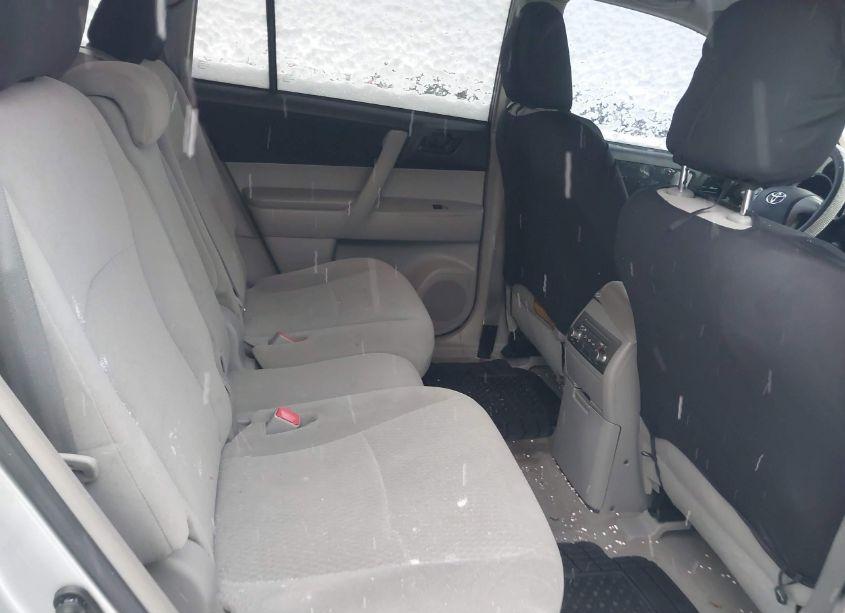 Photo 8 of 2010 Toyota Highlander BASE V6 (VIN 5TDBK3EH9AS014559)