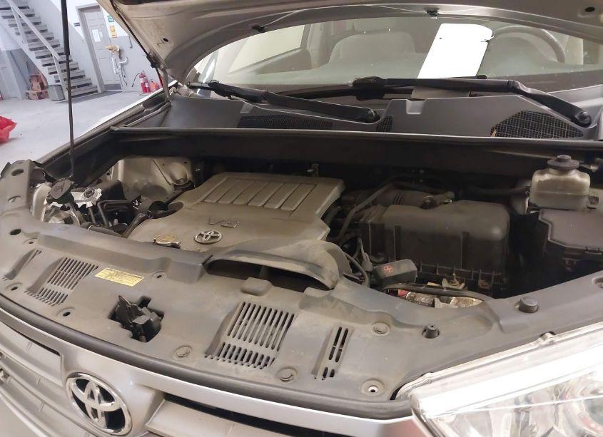 Photo 10 of 2011 Toyota Highlander SE (VIN 5TDBK3EH9BS052990)