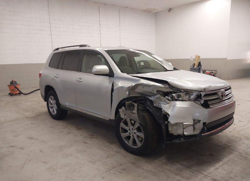 Photo 13 of 2011 Toyota Highlander SE (VIN 5TDBK3EH9BS052990)