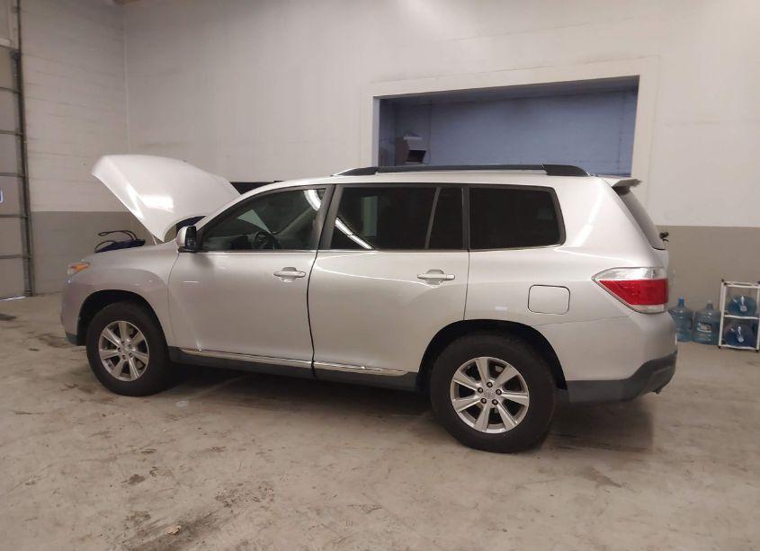 Photo 14 of 2011 Toyota Highlander SE (VIN 5TDBK3EH9BS052990)