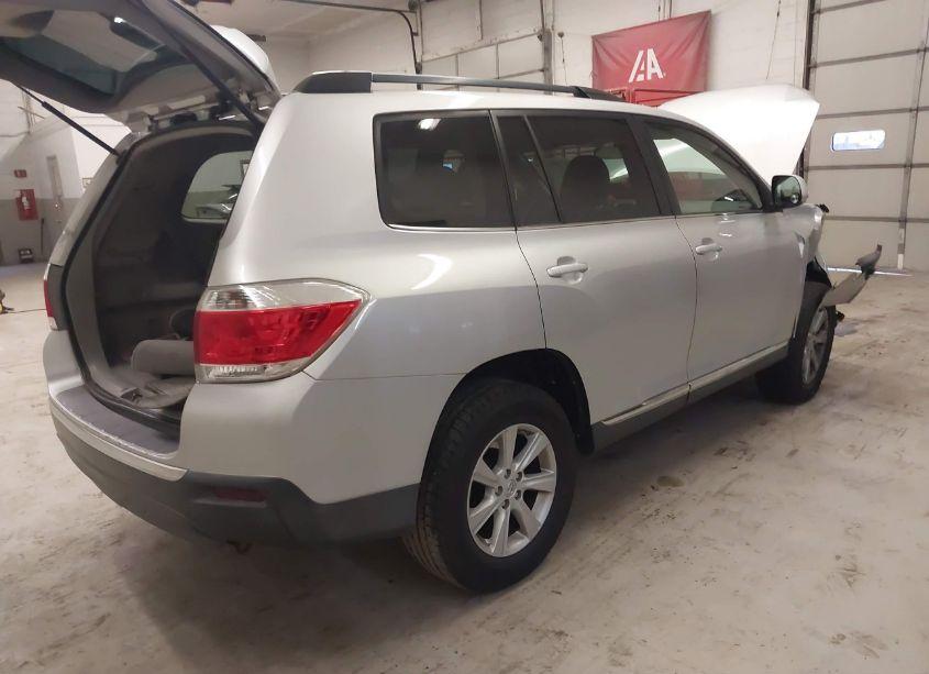 Photo 4 of 2011 Toyota Highlander SE (VIN 5TDBK3EH9BS052990)