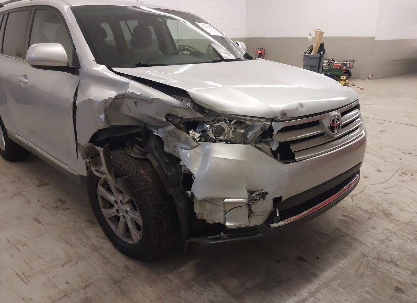 Photo 6 of 2011 Toyota Highlander SE (VIN 5TDBK3EH9BS052990)