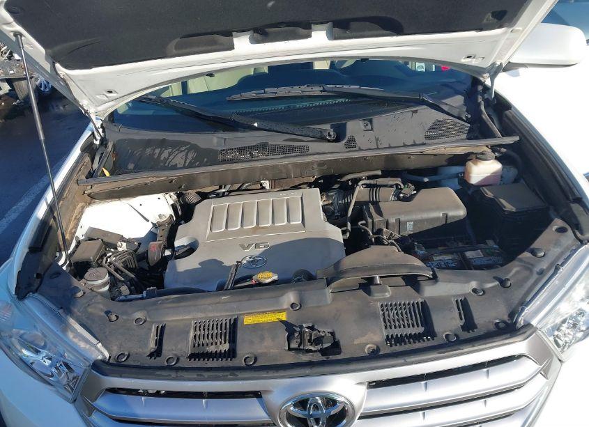 Photo 10 of 2011 Toyota Highlander SE V6 (VIN 5TDBK3EH9BS070891)
