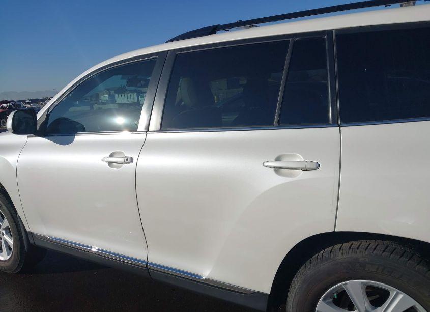 Photo 14 of 2011 Toyota Highlander SE V6 (VIN 5TDBK3EH9BS070891)