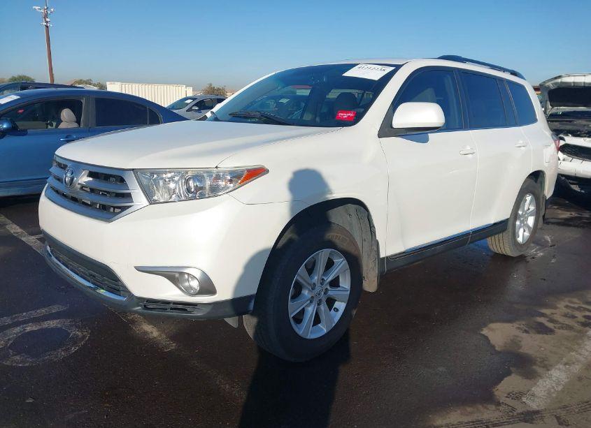 Photo 2 of 2011 Toyota Highlander SE V6 (VIN 5TDBK3EH9BS070891)