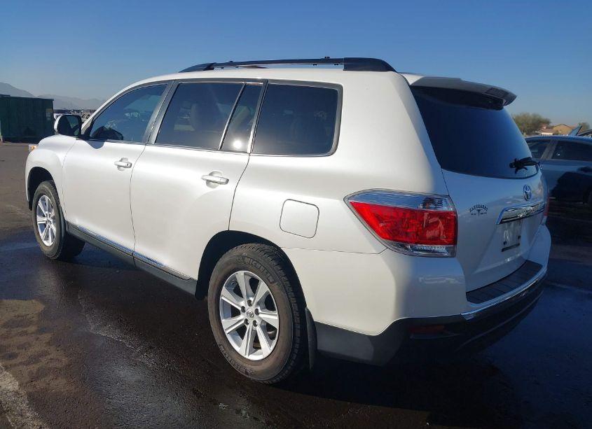 Photo 3 of 2011 Toyota Highlander SE V6 (VIN 5TDBK3EH9BS070891)