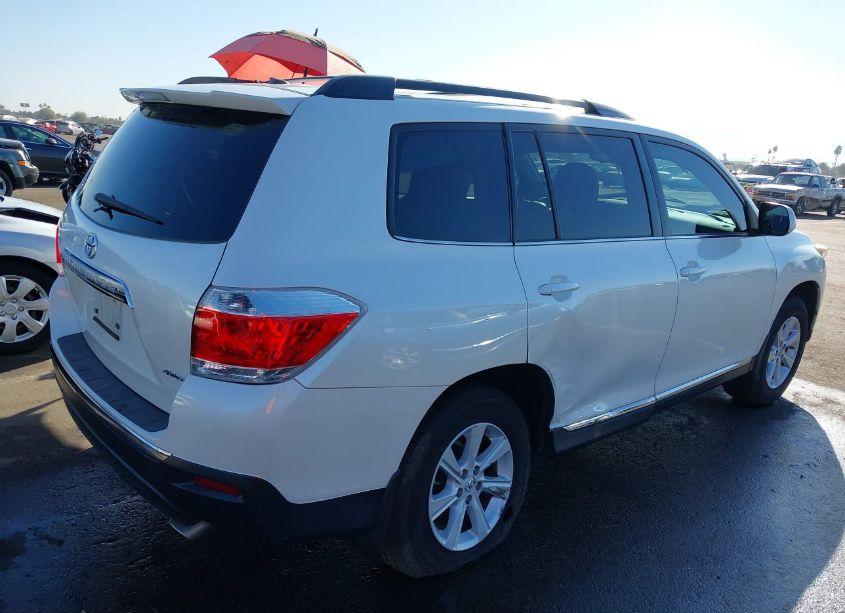 Photo 4 of 2011 Toyota Highlander SE V6 (VIN 5TDBK3EH9BS070891)