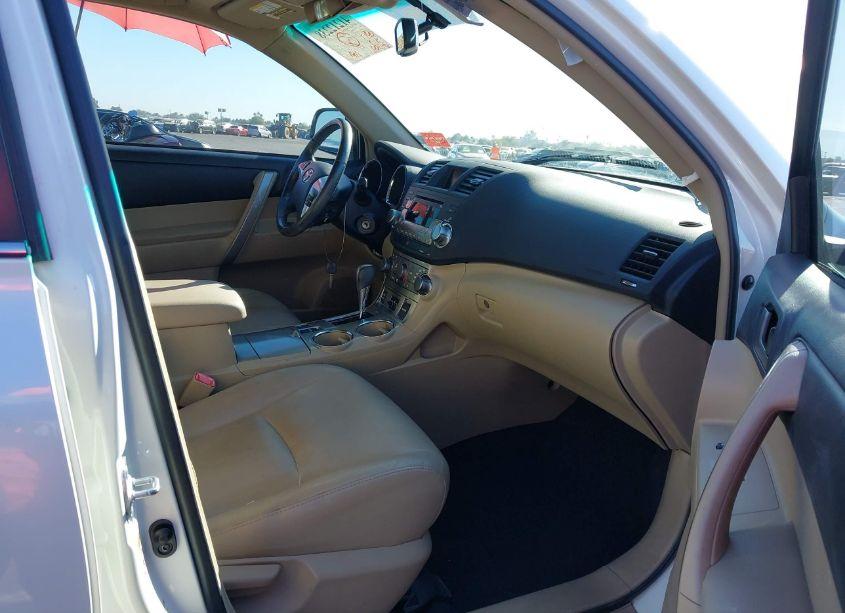 Photo 5 of 2011 Toyota Highlander SE V6 (VIN 5TDBK3EH9BS070891)