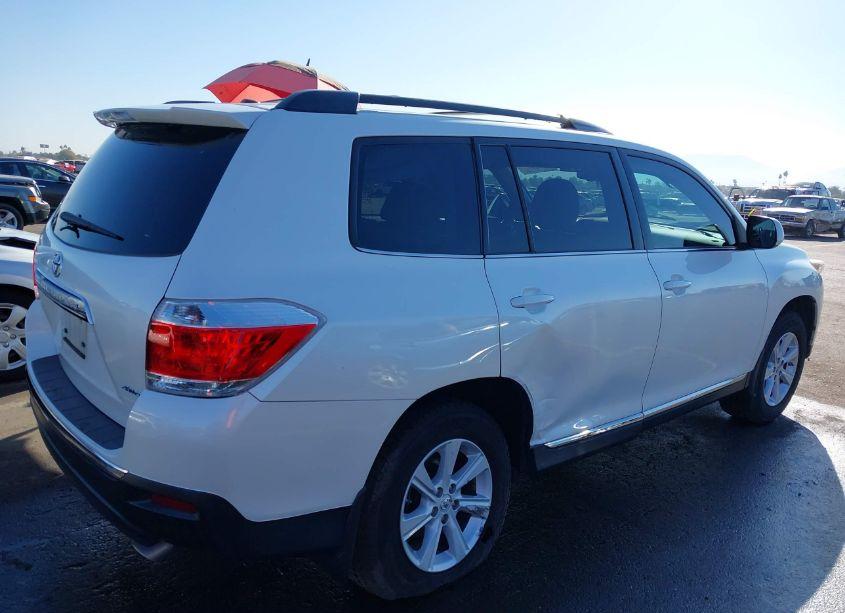 Photo 6 of 2011 Toyota Highlander SE V6 (VIN 5TDBK3EH9BS070891)