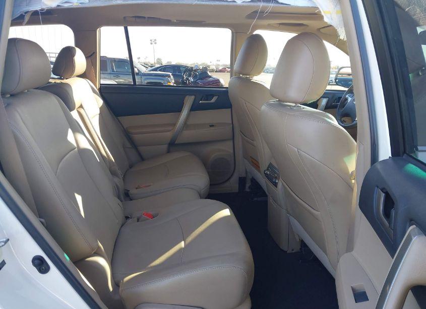 Photo 8 of 2011 Toyota Highlander SE V6 (VIN 5TDBK3EH9BS070891)