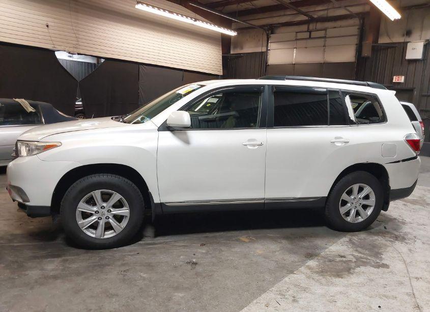 Photo 14 of 2012 Toyota Highlander SE V6 (VIN 5TDBK3EH9CS136163)
