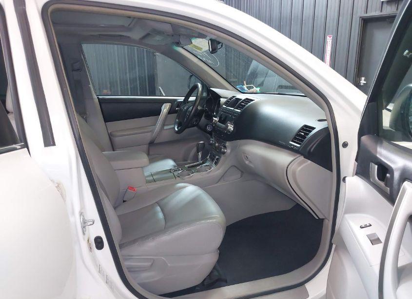 Photo 5 of 2012 Toyota Highlander SE V6 (VIN 5TDBK3EH9CS136163)