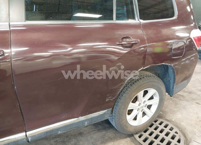 Photo 17 of 2012 Toyota Highlander SE V6 (VIN 5TDBK3EH9CS168045)