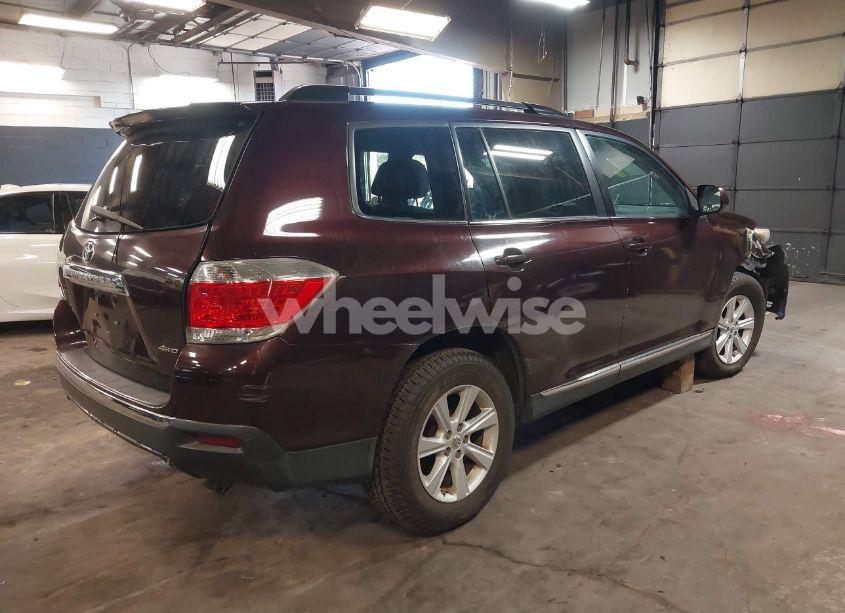 Photo 4 of 2012 Toyota Highlander SE V6 (VIN 5TDBK3EH9CS168045)