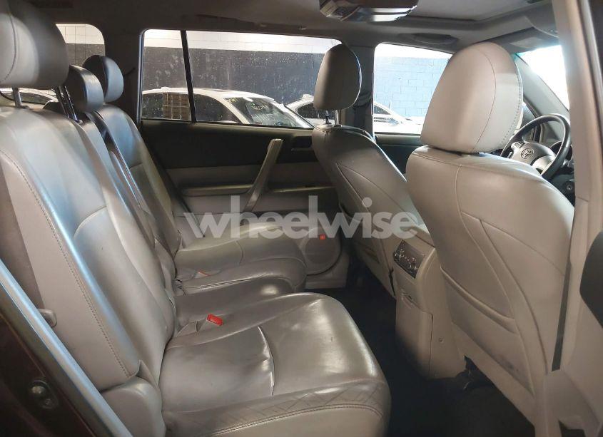 Photo 8 of 2012 Toyota Highlander SE V6 (VIN 5TDBK3EH9CS168045)