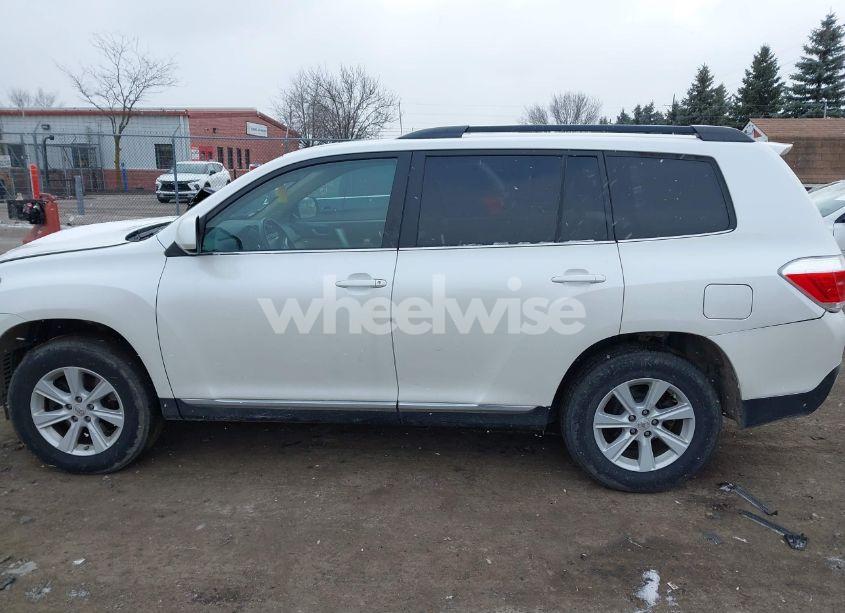 Photo 14 of 2013 Toyota Highlander SE V6 (VIN 5TDBK3EH9DS198762)