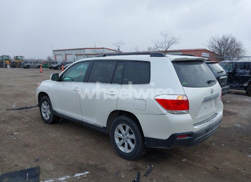 Photo 3 of 2013 Toyota Highlander SE V6 (VIN 5TDBK3EH9DS198762)