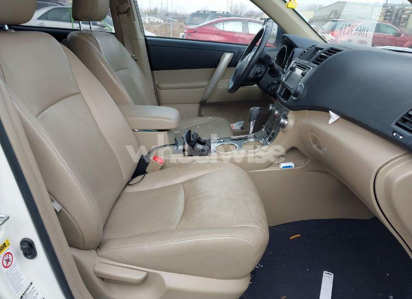 Photo 5 of 2013 Toyota Highlander SE V6 (VIN 5TDBK3EH9DS198762)