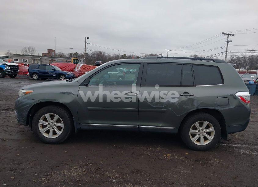 Photo 14 of 2013 Toyota Highlander BASE PLUS V6 (VIN 5TDBK3EH9DS201806)