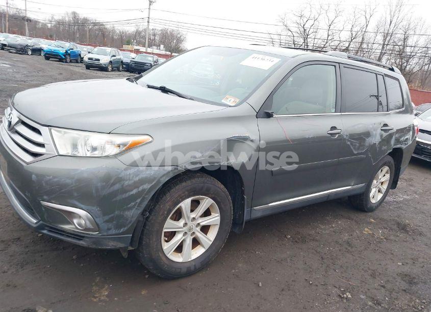 Photo 17 of 2013 Toyota Highlander BASE PLUS V6 (VIN 5TDBK3EH9DS201806)