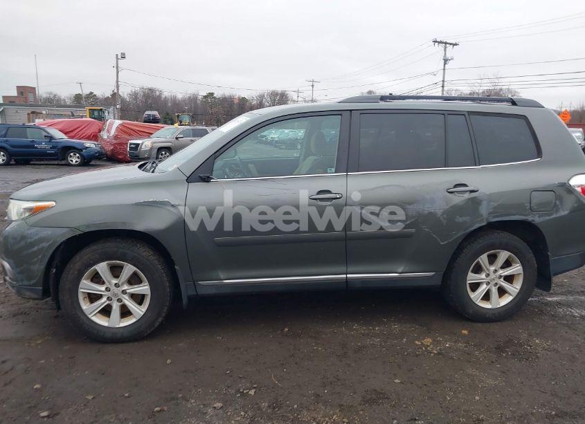 Photo 18 of 2013 Toyota Highlander BASE PLUS V6 (VIN 5TDBK3EH9DS201806)