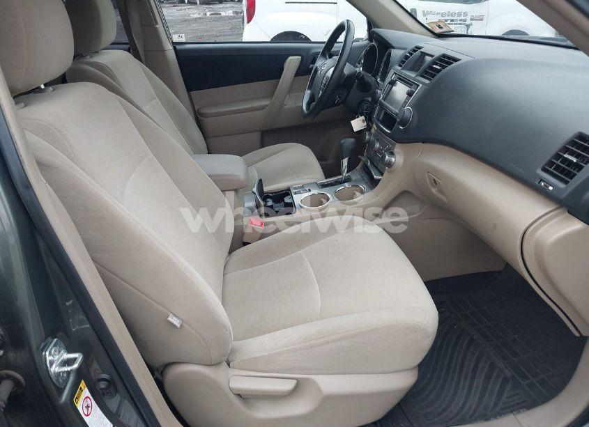 Photo 5 of 2013 Toyota Highlander BASE PLUS V6 (VIN 5TDBK3EH9DS201806)