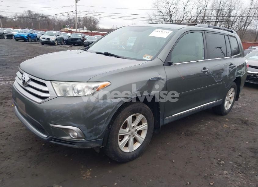 Photo 6 of 2013 Toyota Highlander BASE PLUS V6 (VIN 5TDBK3EH9DS201806)