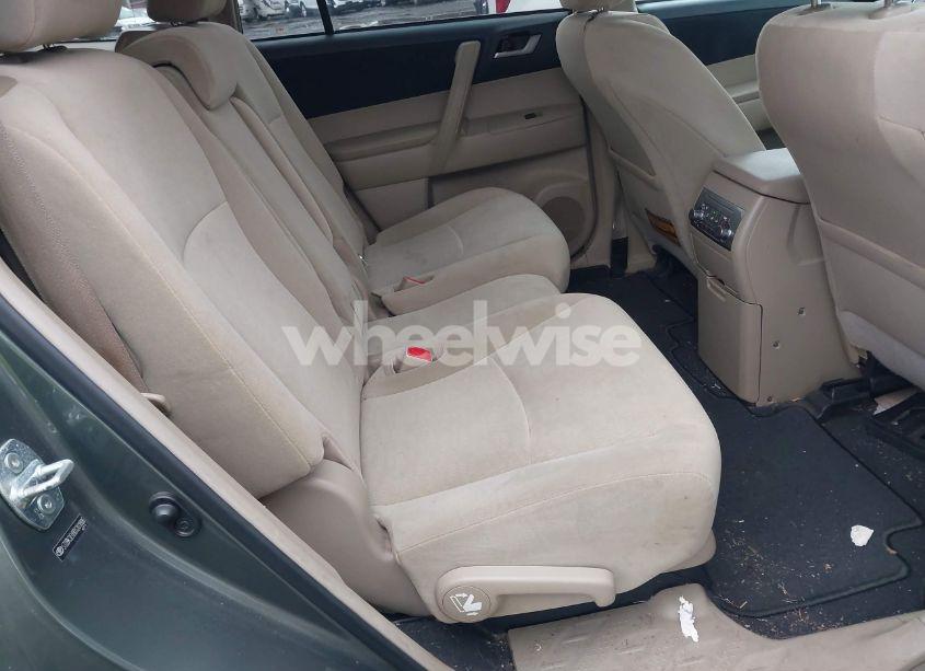 Photo 8 of 2013 Toyota Highlander BASE PLUS V6 (VIN 5TDBK3EH9DS201806)