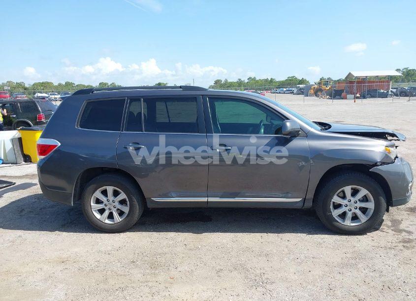 Photo 13 of 2013 Toyota Highlander SE V6 (VIN 5TDBK3EH9DS213471)