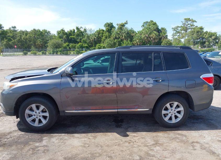 Photo 14 of 2013 Toyota Highlander SE V6 (VIN 5TDBK3EH9DS213471)