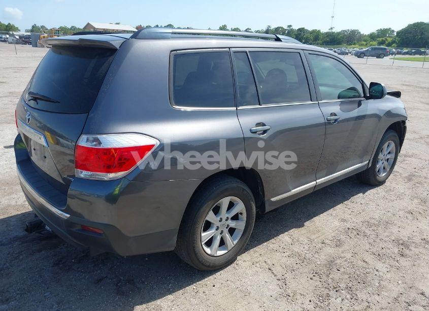 Photo 4 of 2013 Toyota Highlander SE V6 (VIN 5TDBK3EH9DS213471)