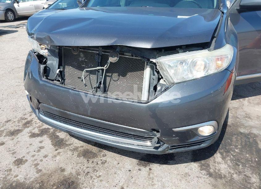 Photo 6 of 2013 Toyota Highlander SE V6 (VIN 5TDBK3EH9DS213471)