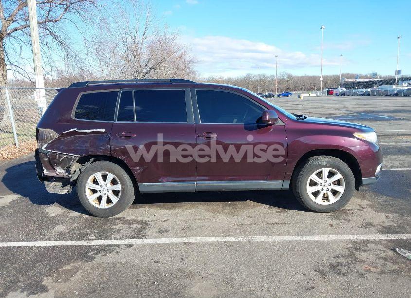 Photo 13 of 2013 Toyota Highlander BASE PLUS V6 (VIN 5TDBK3EH9DS238385)