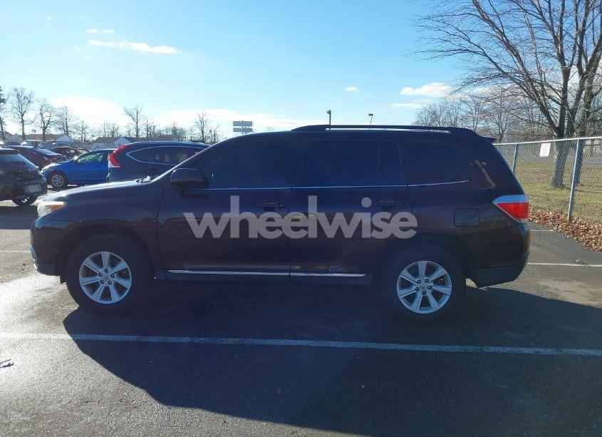 Photo 14 of 2013 Toyota Highlander BASE PLUS V6 (VIN 5TDBK3EH9DS238385)