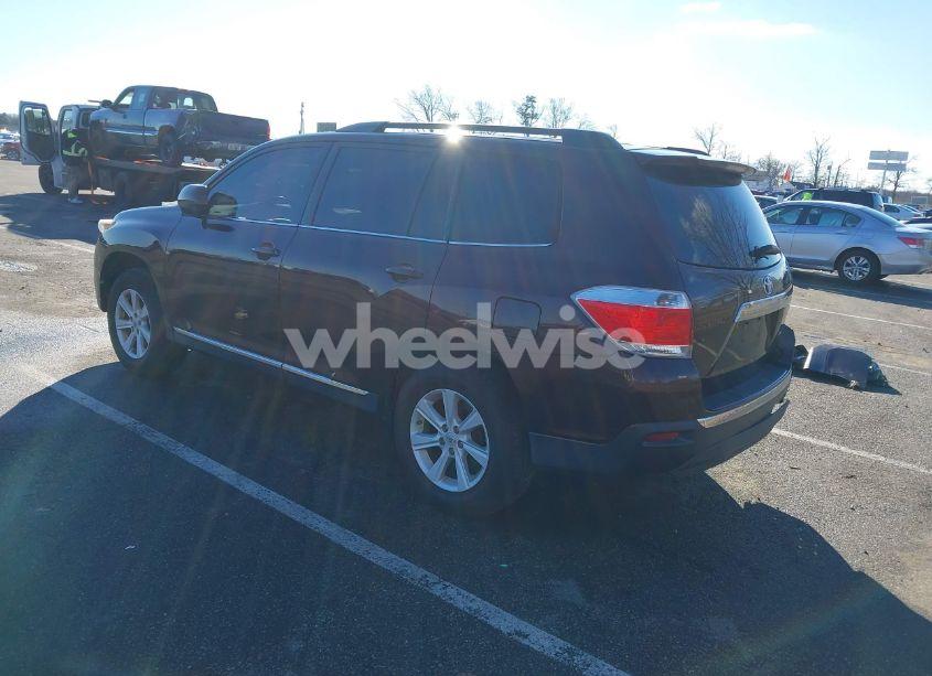 Photo 3 of 2013 Toyota Highlander BASE PLUS V6 (VIN 5TDBK3EH9DS238385)