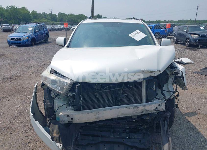 Photo 12 of 2013 Toyota Highlander SE V6 (VIN 5TDBK3EH9DS247605)