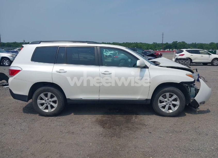 Photo 13 of 2013 Toyota Highlander SE V6 (VIN 5TDBK3EH9DS247605)