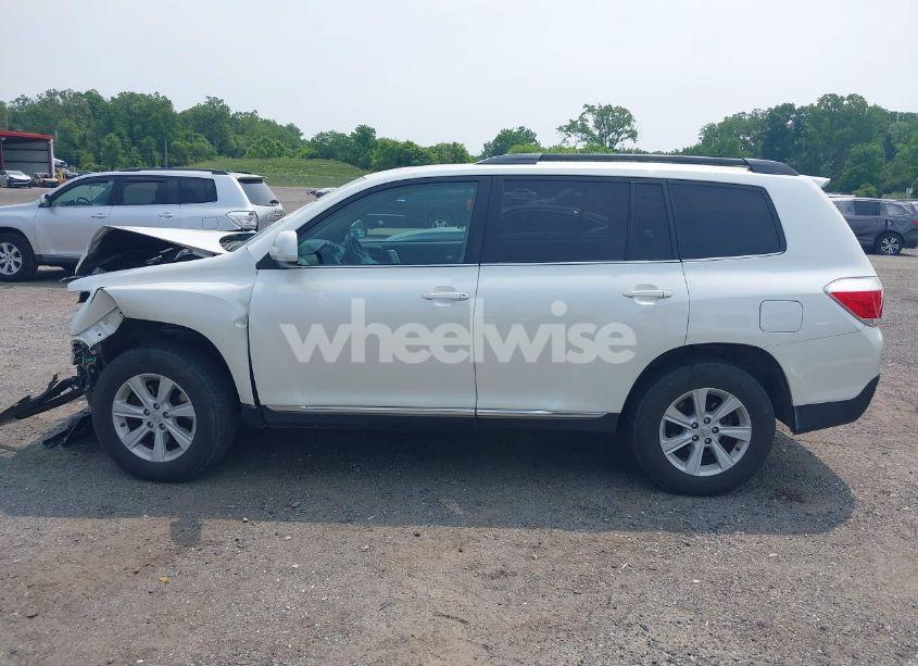 Photo 14 of 2013 Toyota Highlander SE V6 (VIN 5TDBK3EH9DS247605)